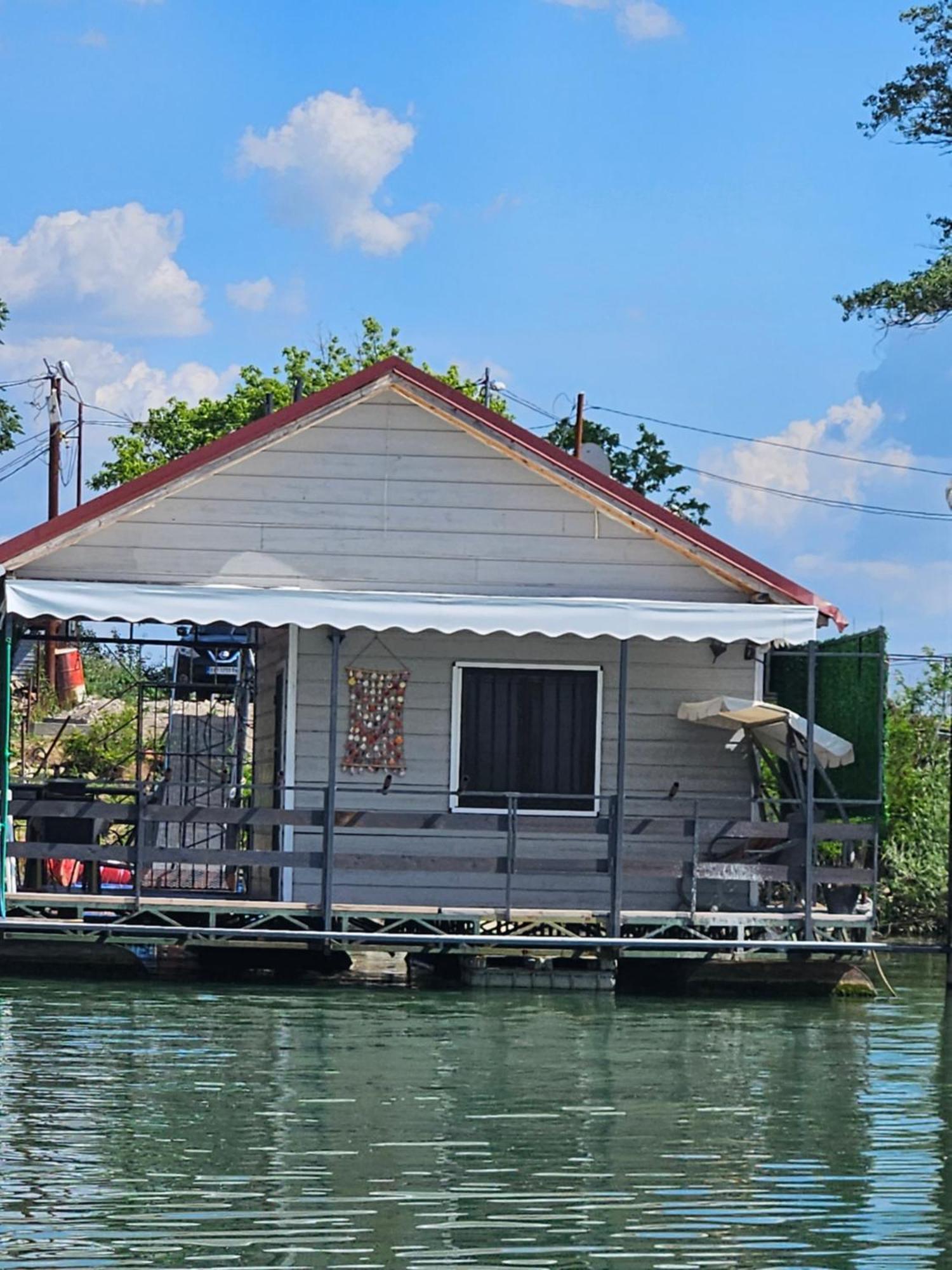 Splav House On The River Botel