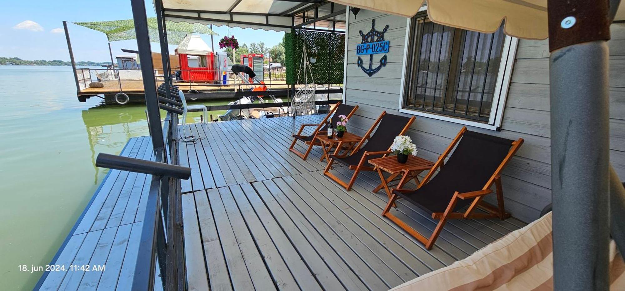 Splav House On The River *